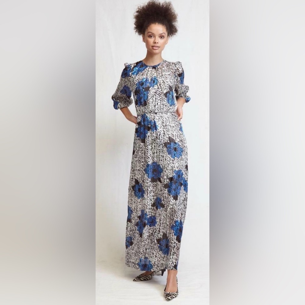 Warm Label "Merci" Floral Dress - stunning on! 
🤍🖤💙🩶